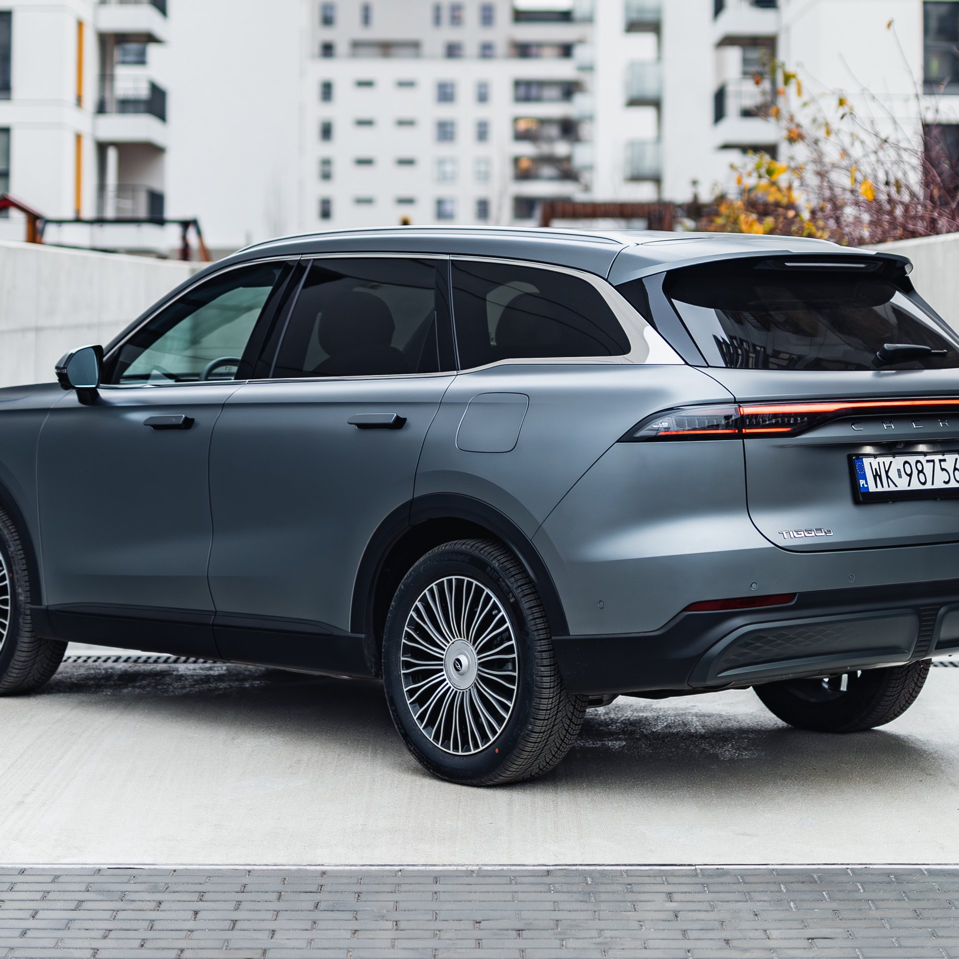 Tylne światła o pełnej szerokości